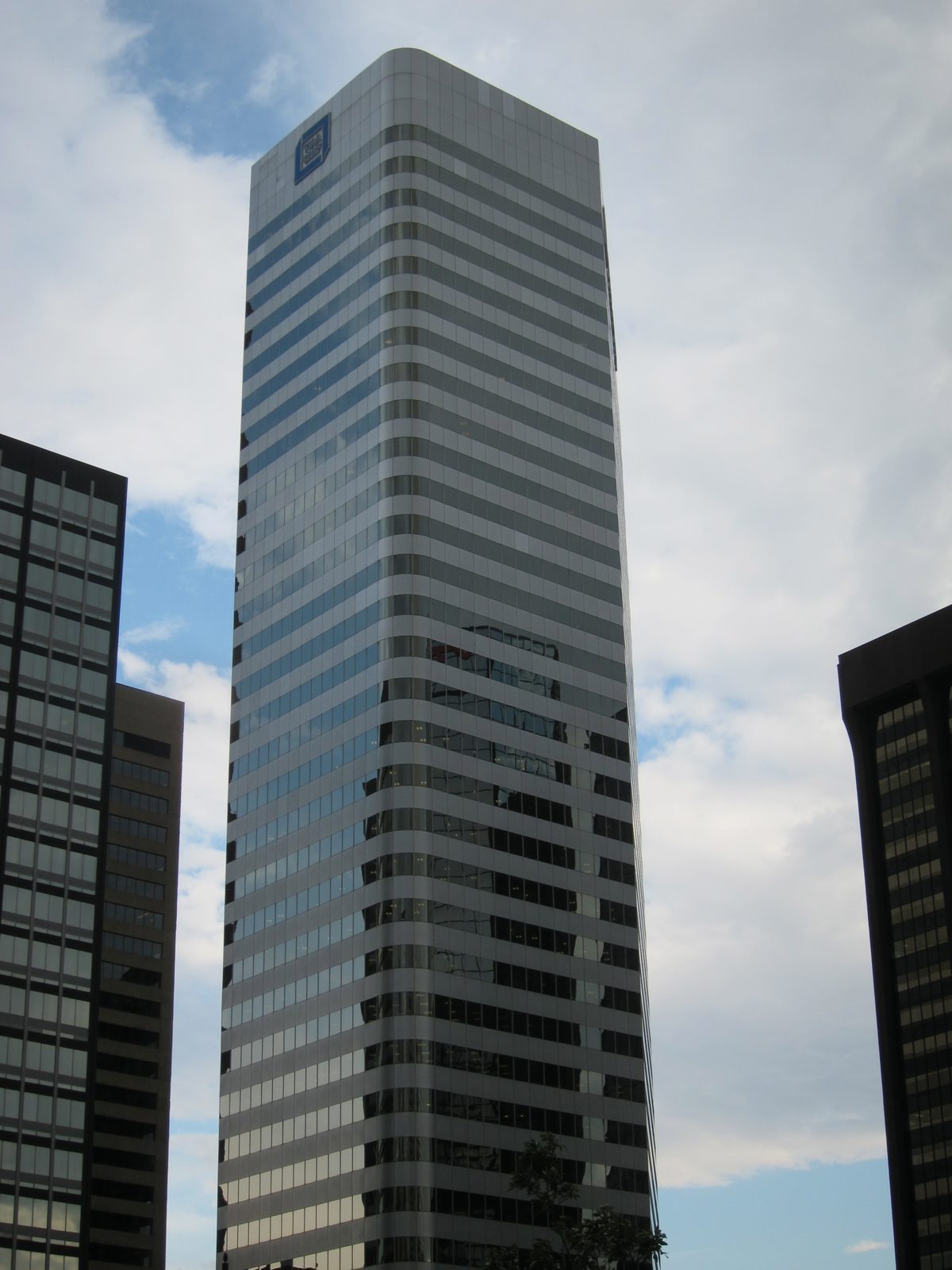 Certainly a more modern building.  Don't know what it is, must say it looks like a bank.